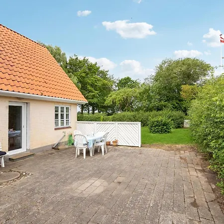 Gorgeous In With Kitchen Holiday home