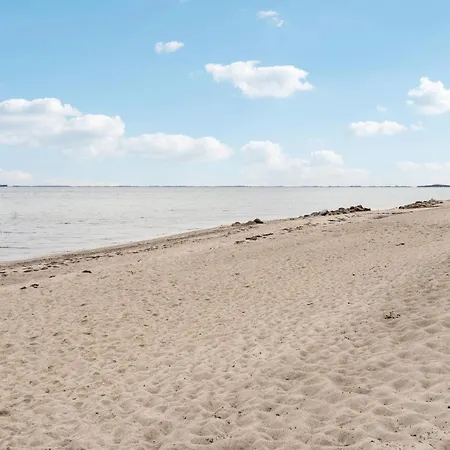 Gorgeous In With Kitchen Semesterbostad