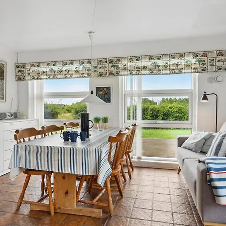 Gorgeous In With Kitchen